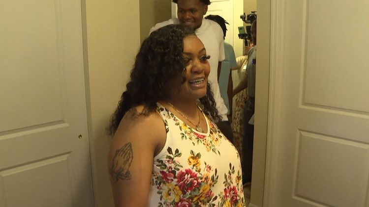 Bucs legend Warrick Dunn surprises St. Pete mom with new home